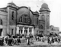 Coliseum_exterior_photo_ca_1922-Thumb.jpg